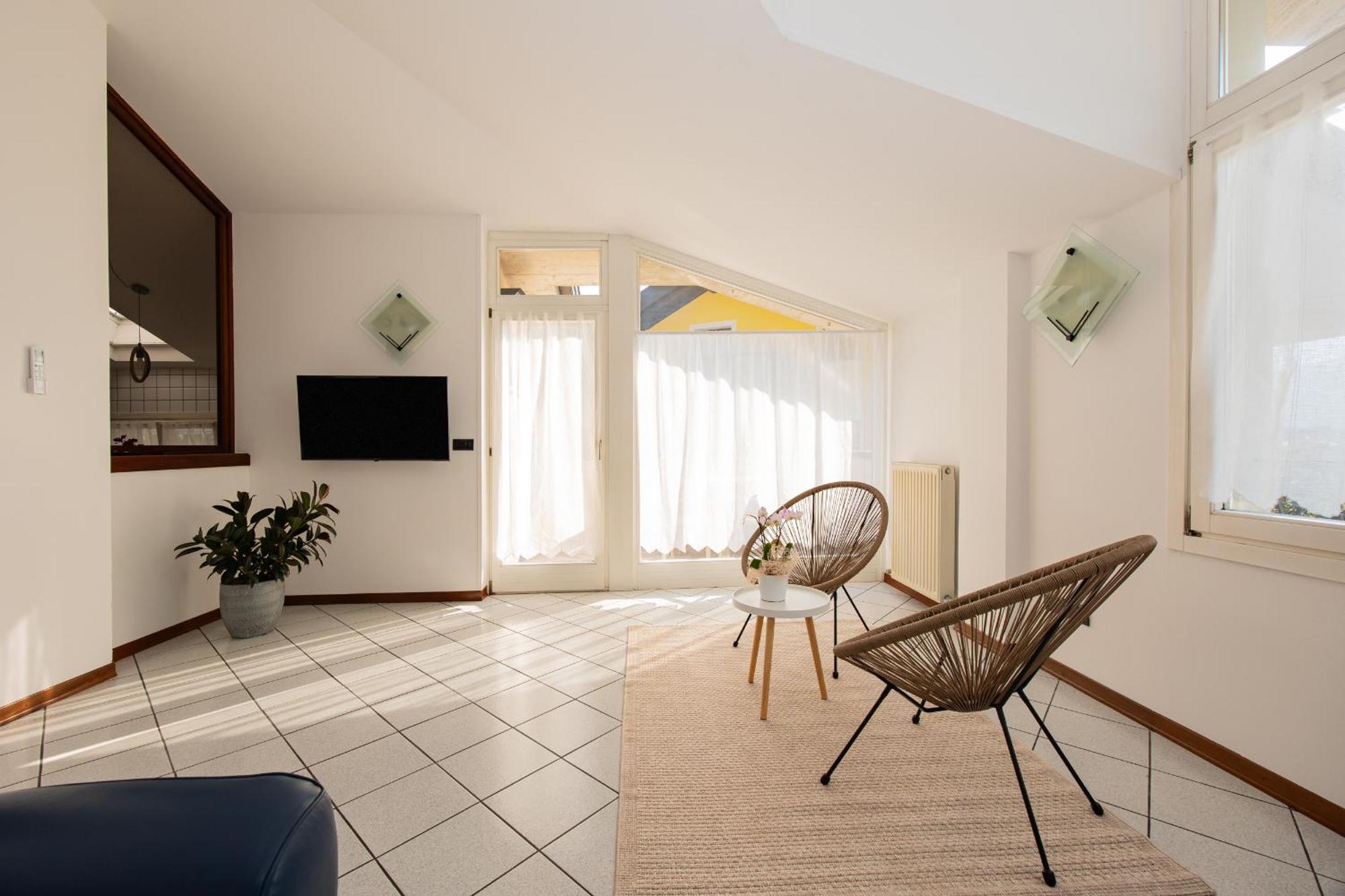 Appartamento con 2 Camere da Letto e Balcone
